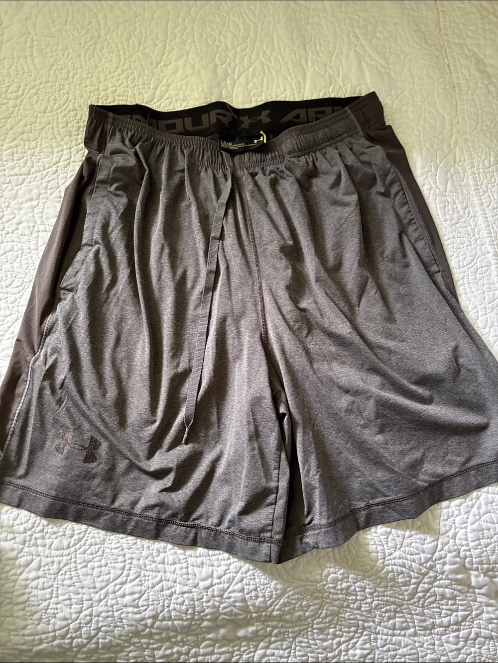 Under Armour Men's Charcoal Performance Athletic Shorts - large